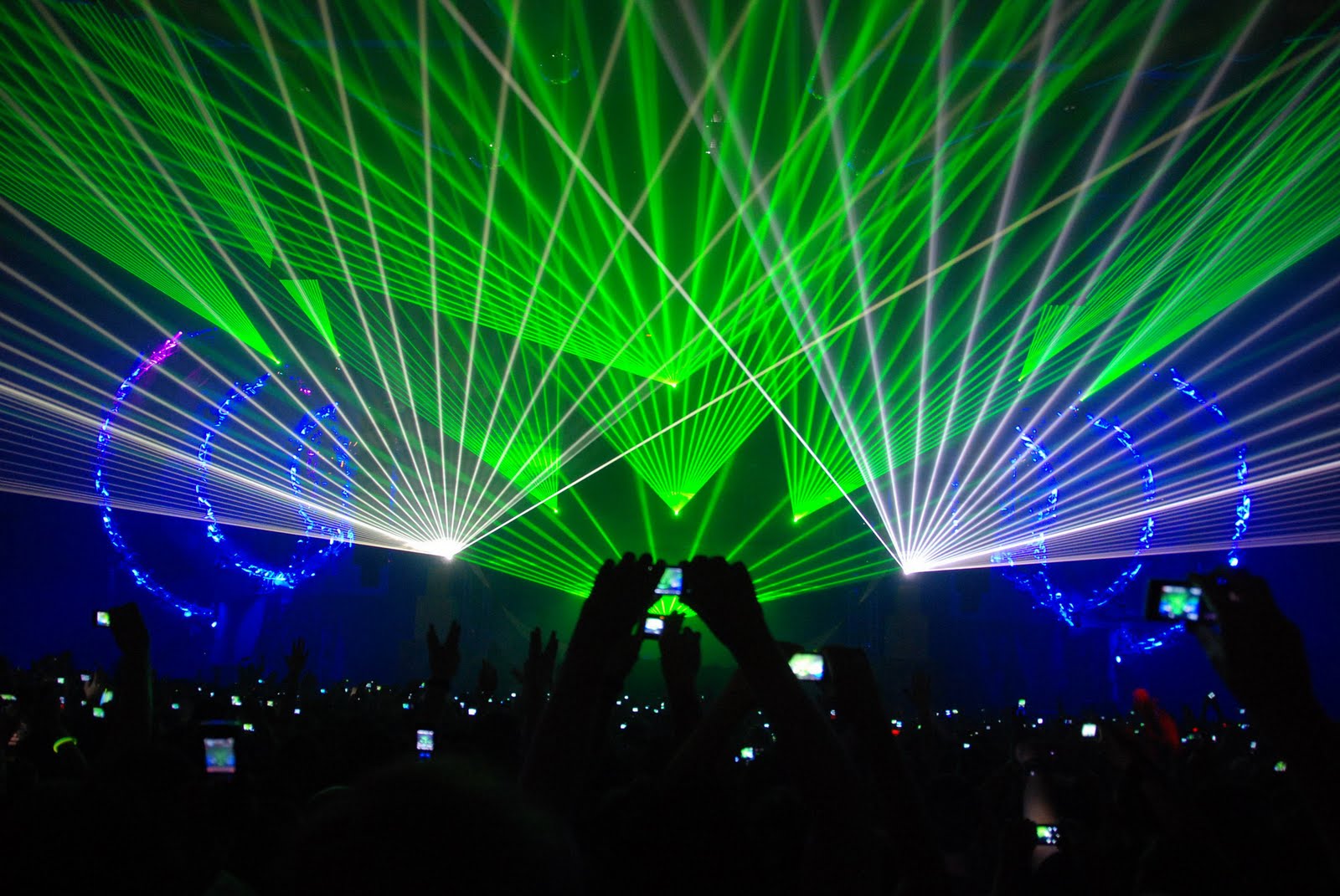 DJ Laser Light: Enhancing Live Events with Precision